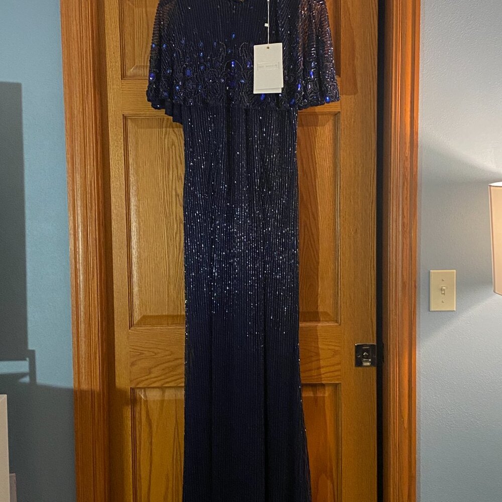NWT $598 High Neck Cape Dress Mac Duggal Size 10 - Picture 4 of 6